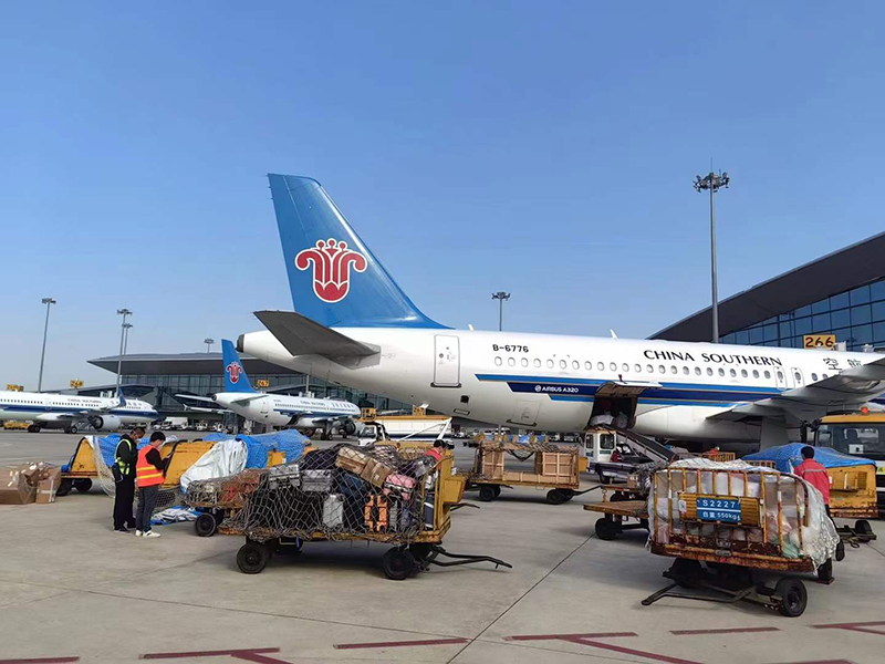 郊区到和田空运公司-航空